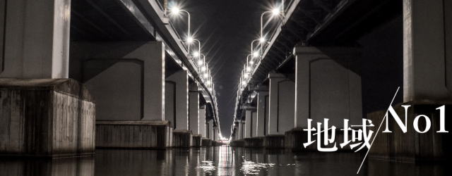 滋賀のシンボルである琵琶湖と、滋賀の代表的な建設物である琵琶湖大橋の建設途中の風景